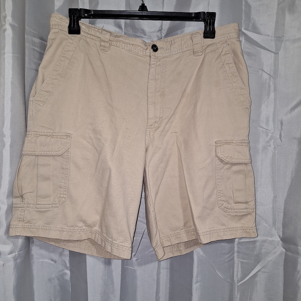 Columbia Men's Cargo shorts Size 36 Color Shell, Cotton Blend